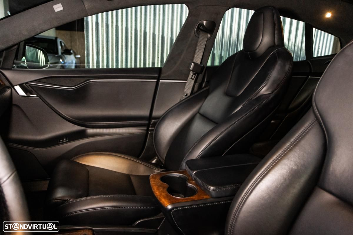 Tesla Model S - 34