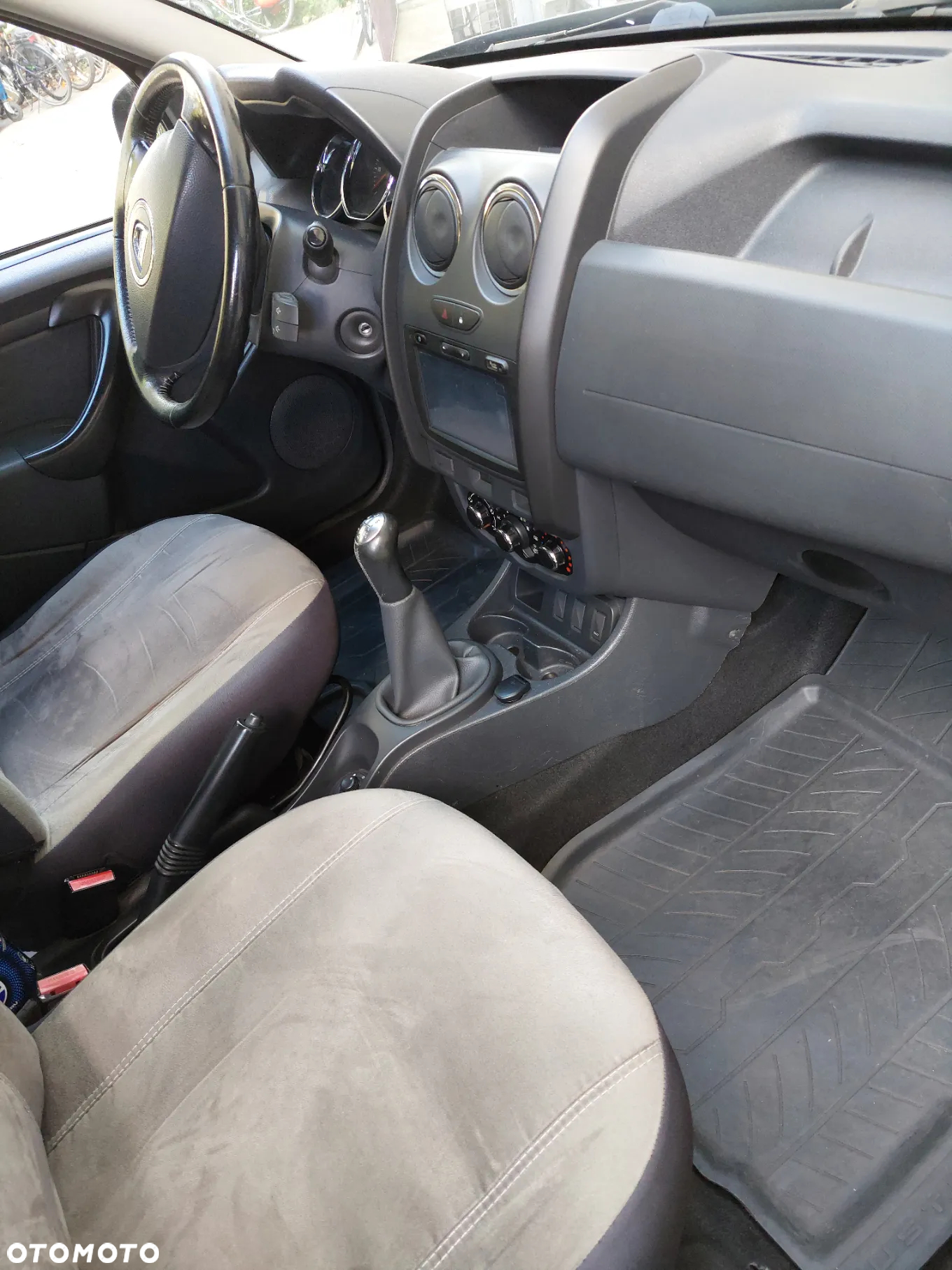 Dacia Duster 1.6 Blackstorm - 13