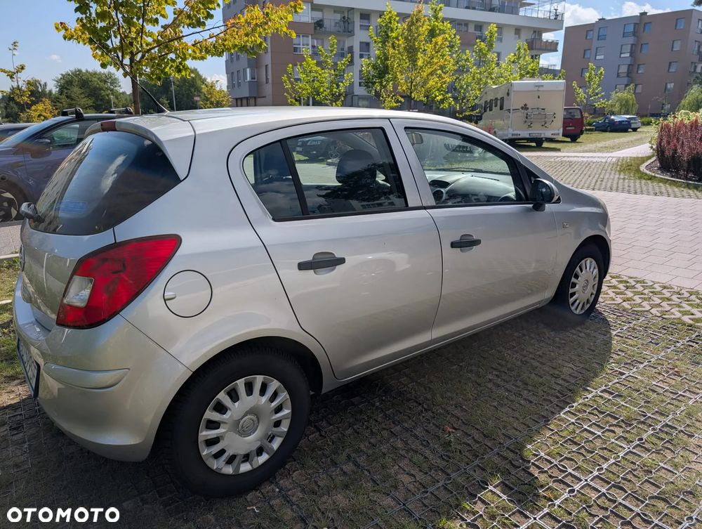 Opel Corsa 1.2 16V Edition / Active - 4