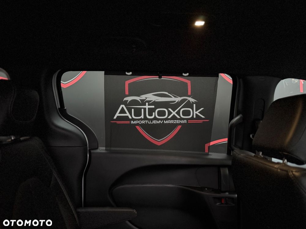 Chrysler Pacifica - 36