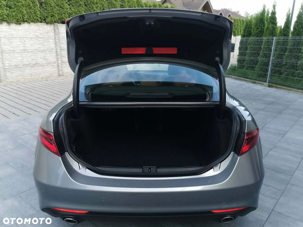 Alfa Romeo Giulia 2.2 AT8 Executive - 6