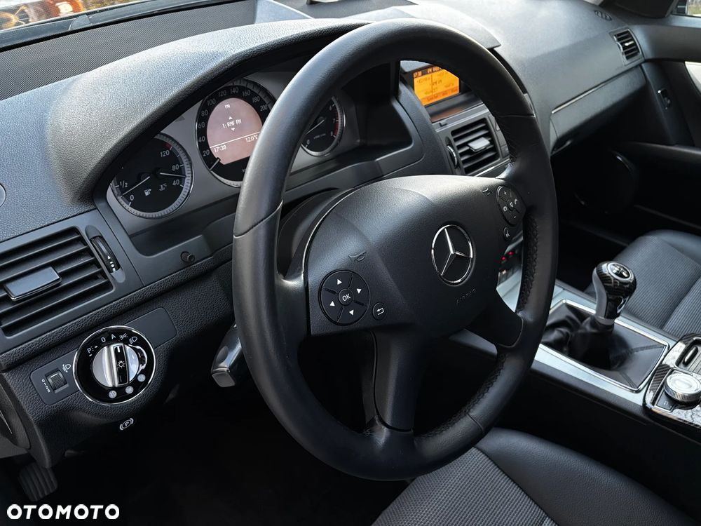 Mercedes-Benz Klasa C 180 Kompressor Avantgarde - 33