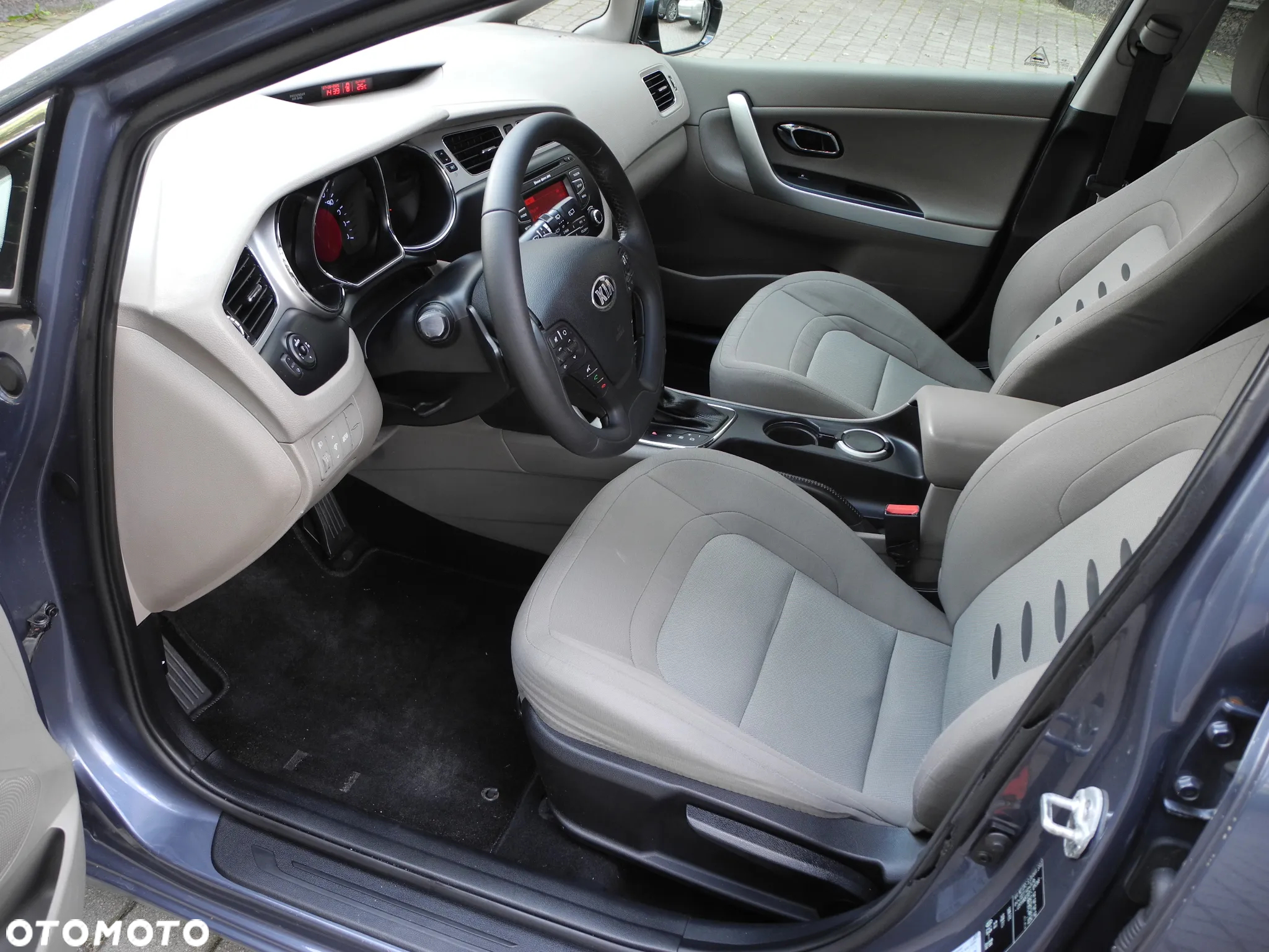 Kia Ceed - 11