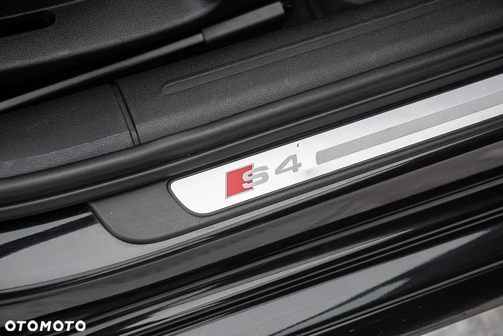 Audi S4 Avant S tronic - 33