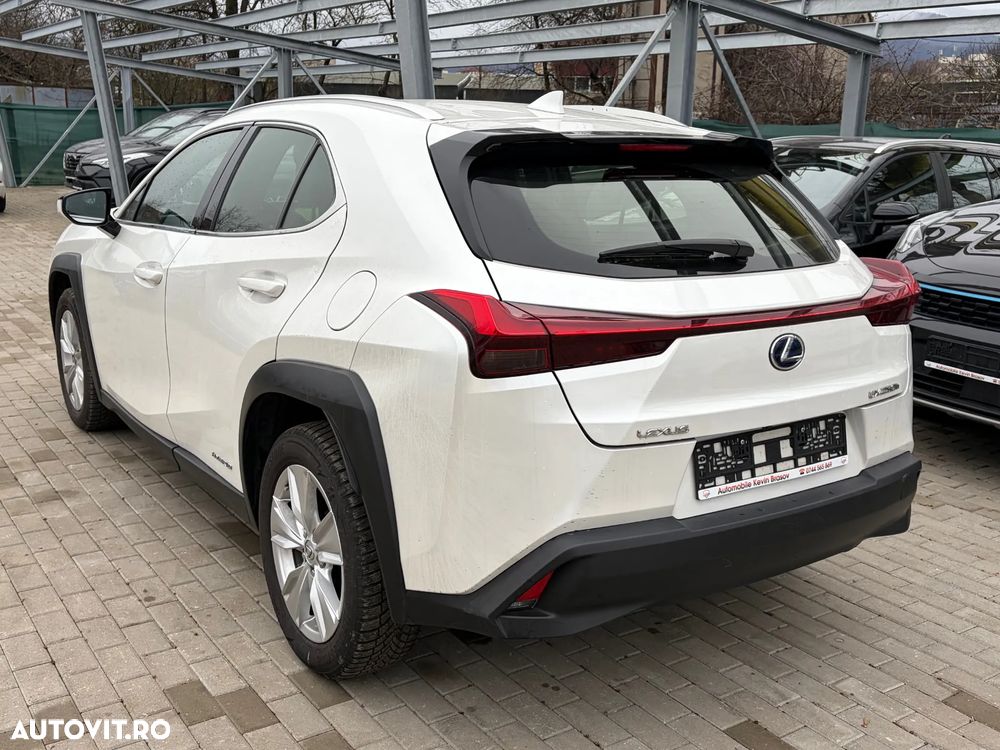 Lexus UX 250h Business Edition - 3