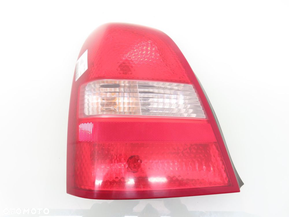LAMPA LEWA TYLNA NISSAN PRIMERA P12 - 4