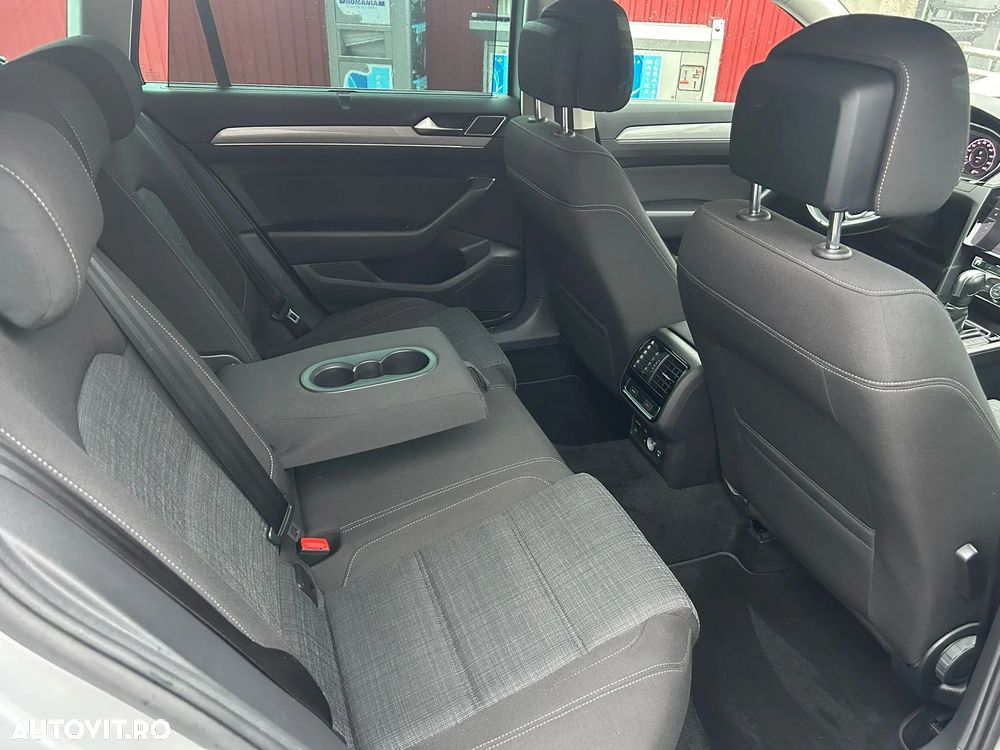 Volkswagen Passat Variant 2.0 TDI SCR DSG Business - 12