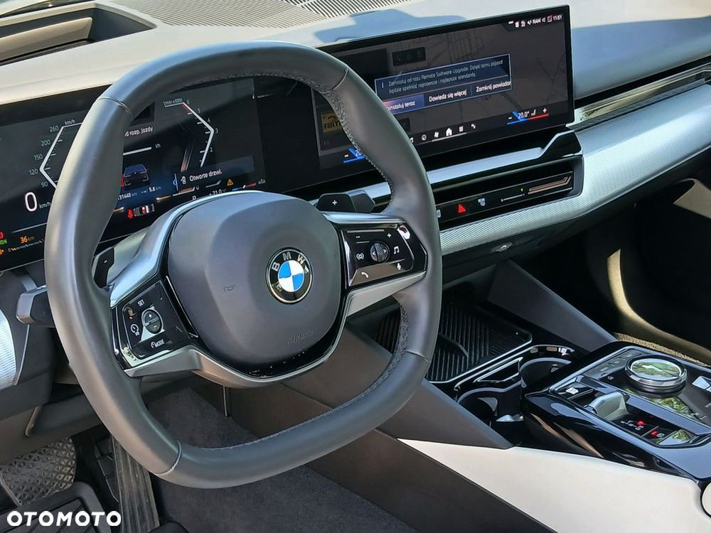 BMW Seria 5 520d xDrive mHEV - 17