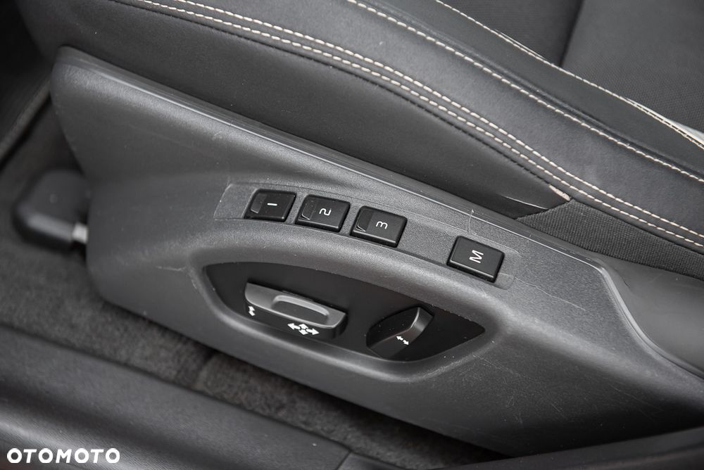 Volvo V60 D5 AWD Geartronic RDesign - 18