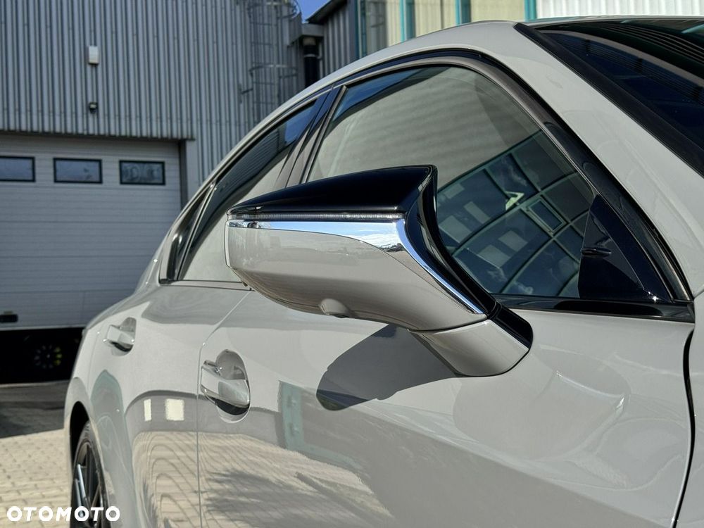 Lexus IS - 15