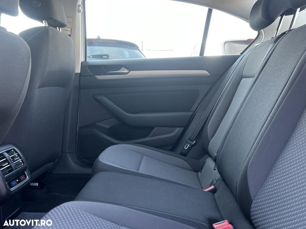 Volkswagen Passat - 22