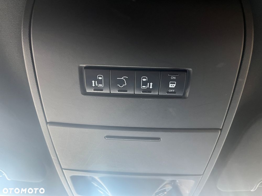 Chrysler Town & Country - 15