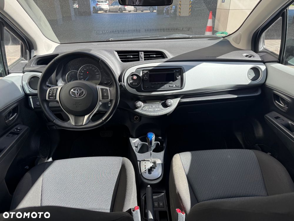 Toyota Yaris Hybrid 100 Terra - 4