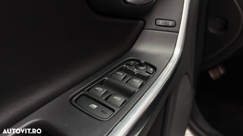 Volvo XC 60 D5 AWD Aut. RDesign - 26