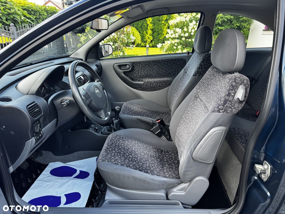 Opel Corsa 1.2 16V Comfort - 32
