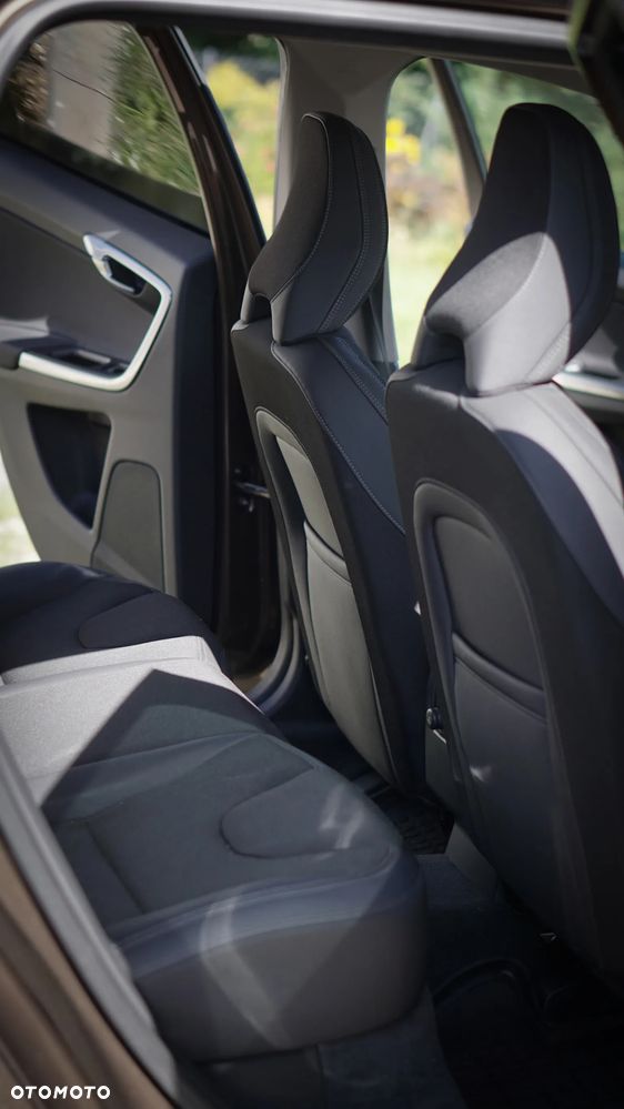 Volvo XC 60 D4 AWD Momentum - 9