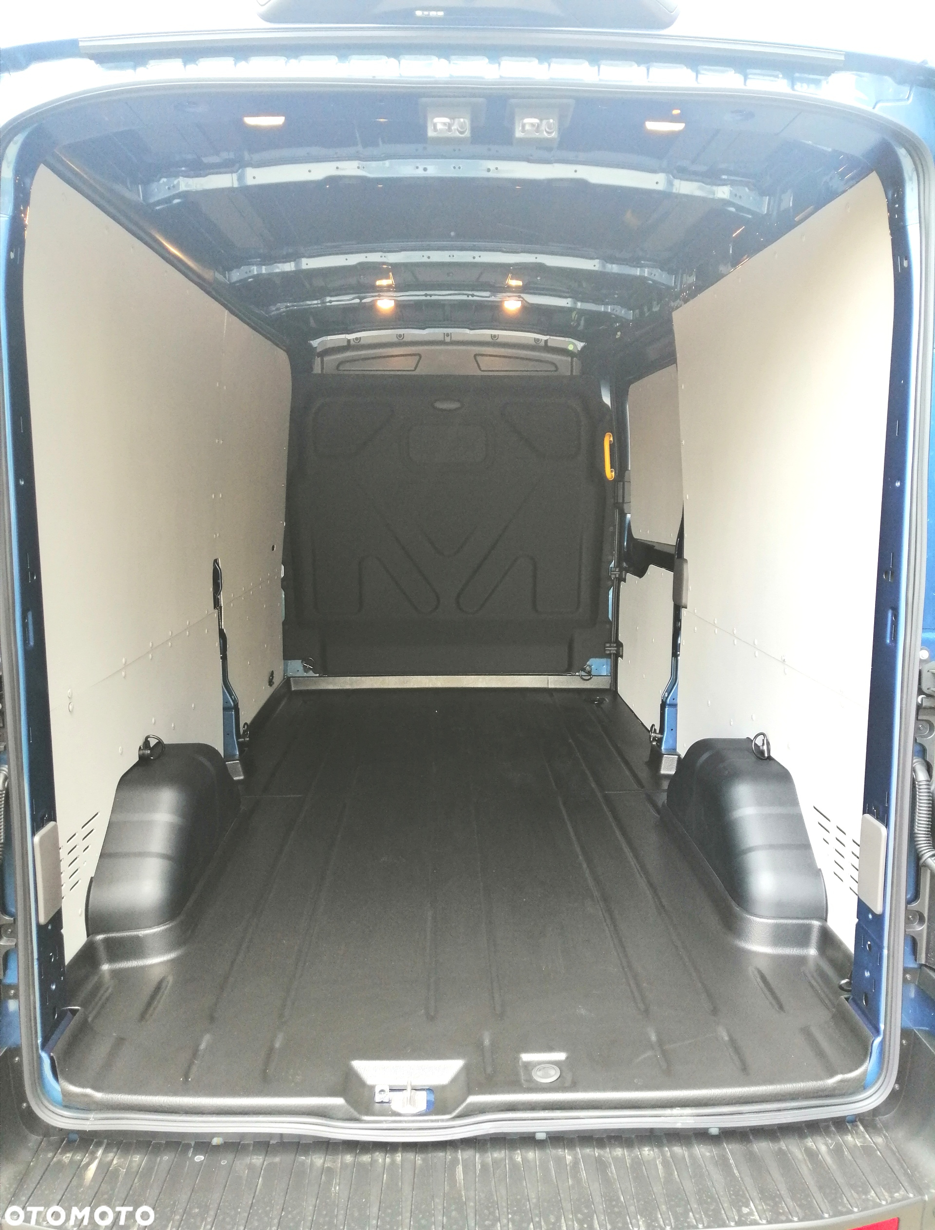 Ford Transit Van - 29