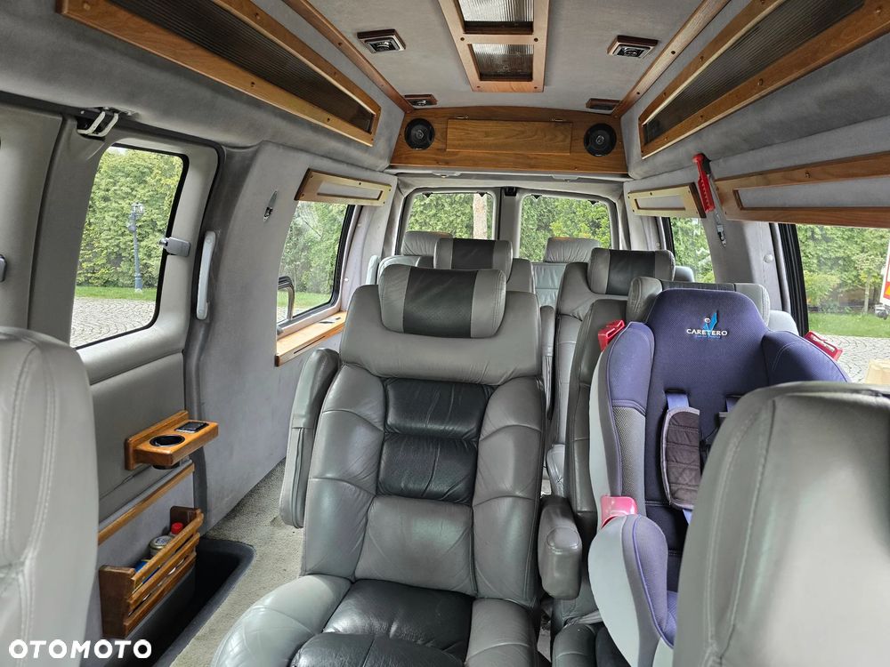 Chevrolet Express - 10