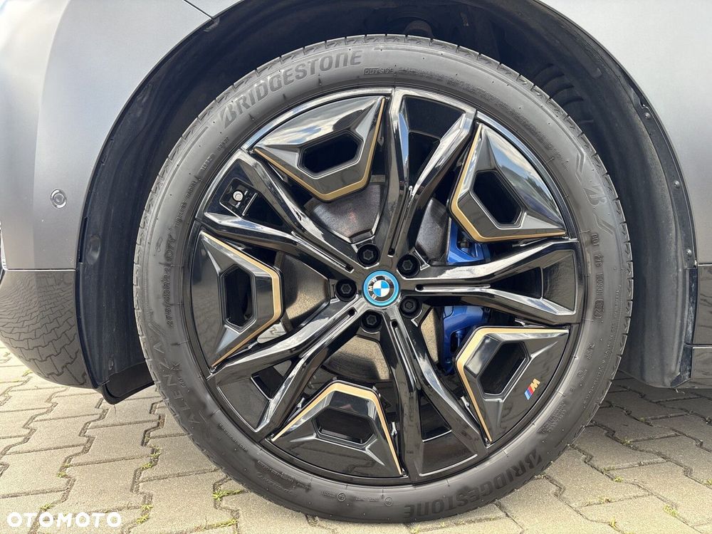 BMW iX - 10