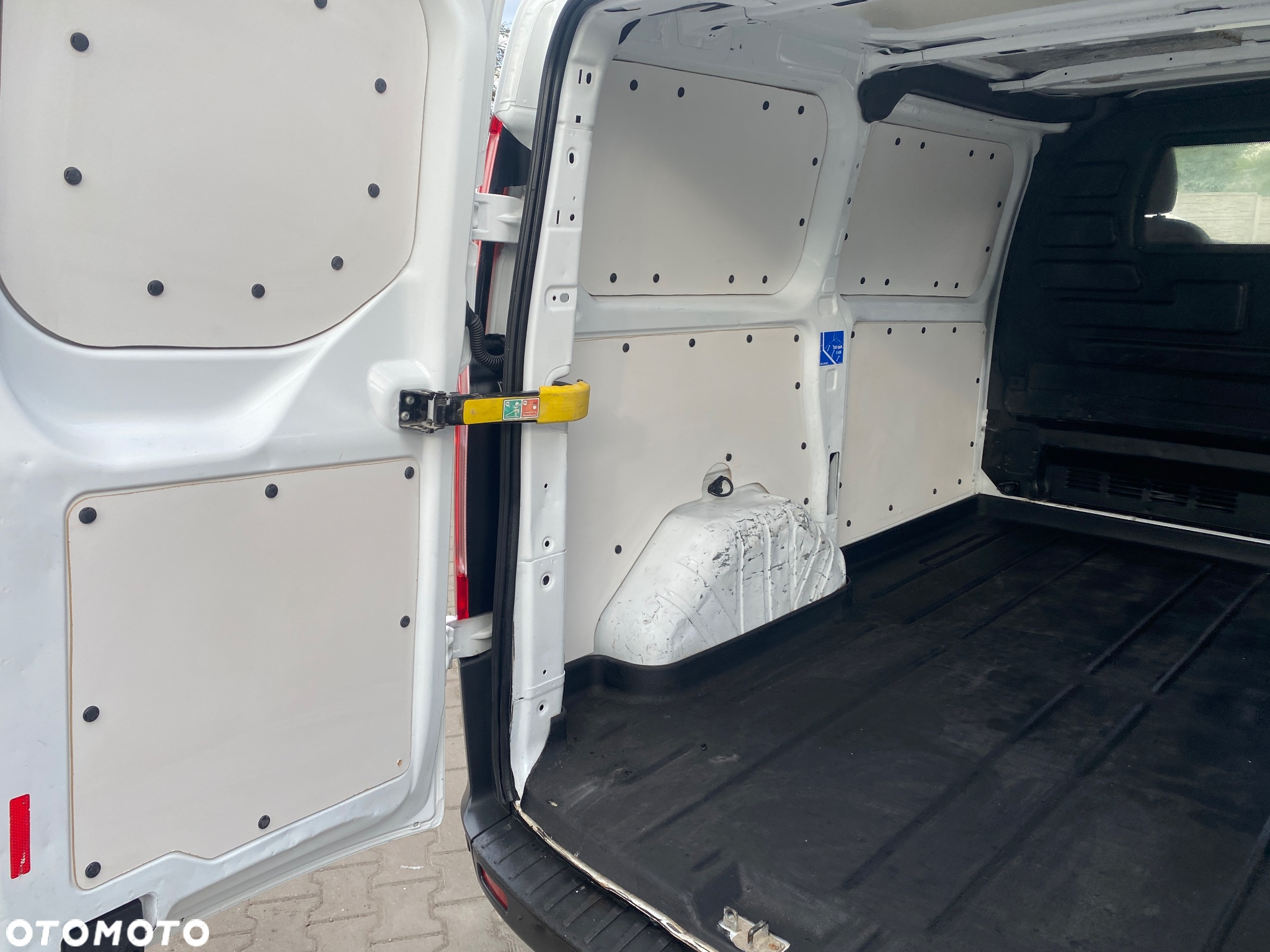 Ford TRANSIT CUSTOM - 26