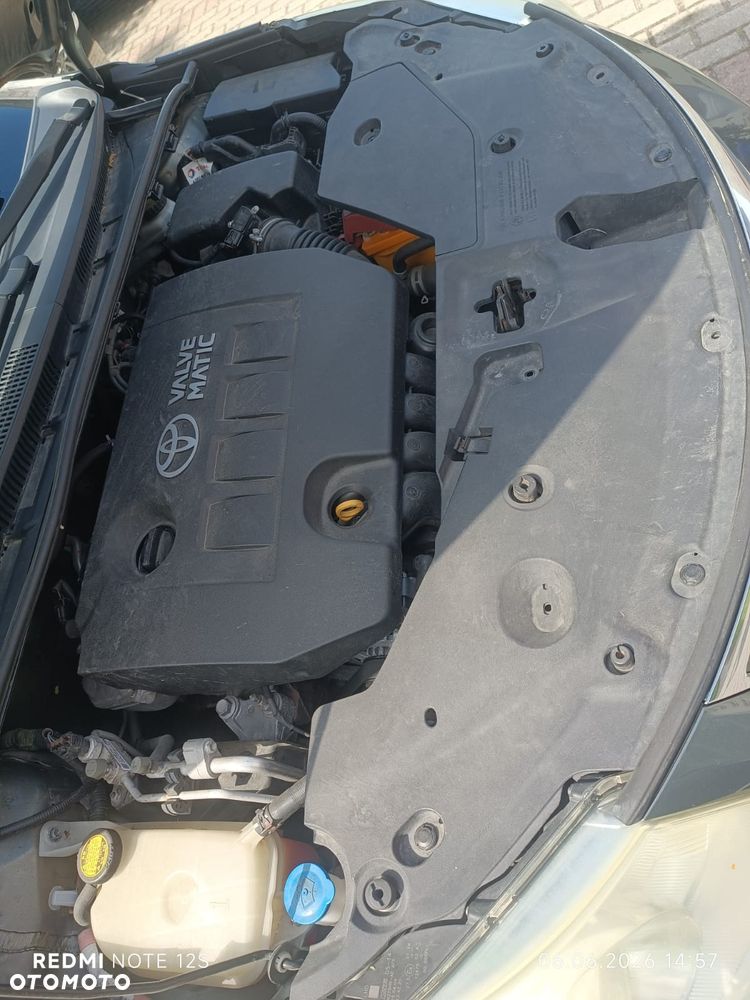 Toyota Avensis 1.8 Sol - 12