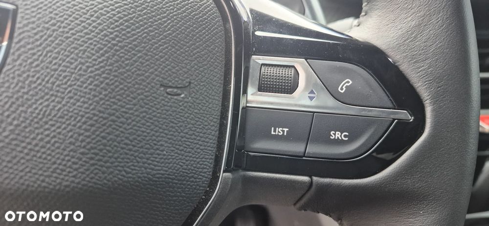 Peugeot 2008 PureTech 130 Allure S&S EAT8 - 14