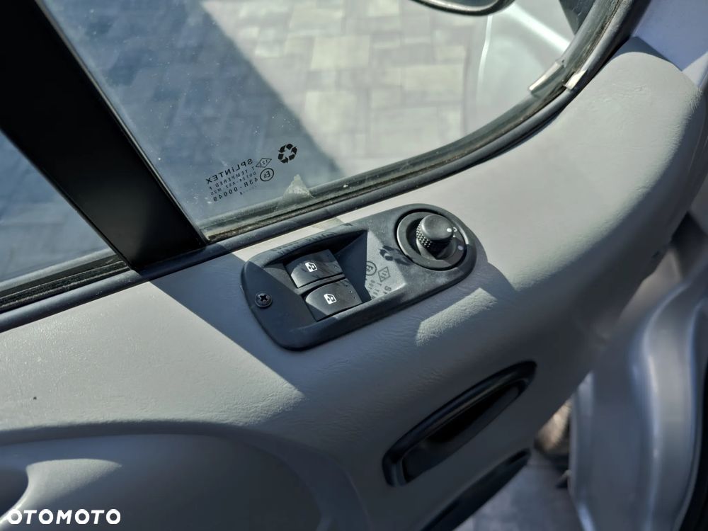 Opel Vivaro - 23
