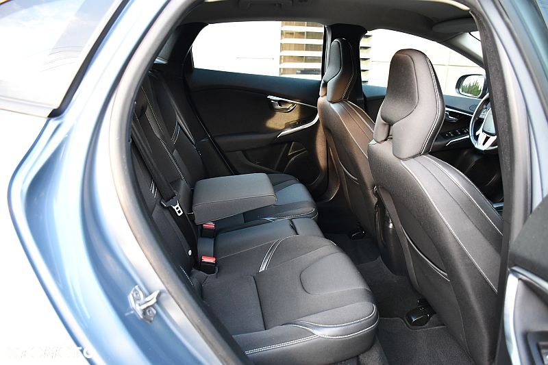Volvo V40 T3 Momentum - 23