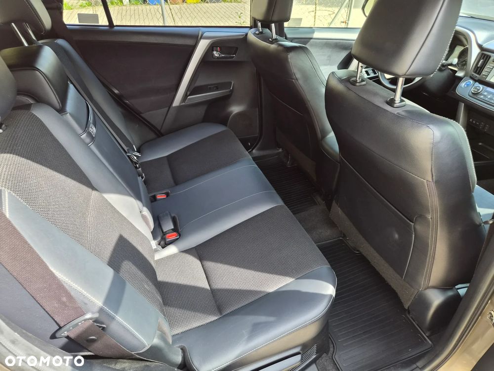 Toyota RAV4 Hybrid Premium 4x2 - 30