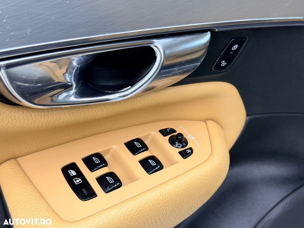 Volvo XC 90 D5 AWD Geartronic Momentum - 11