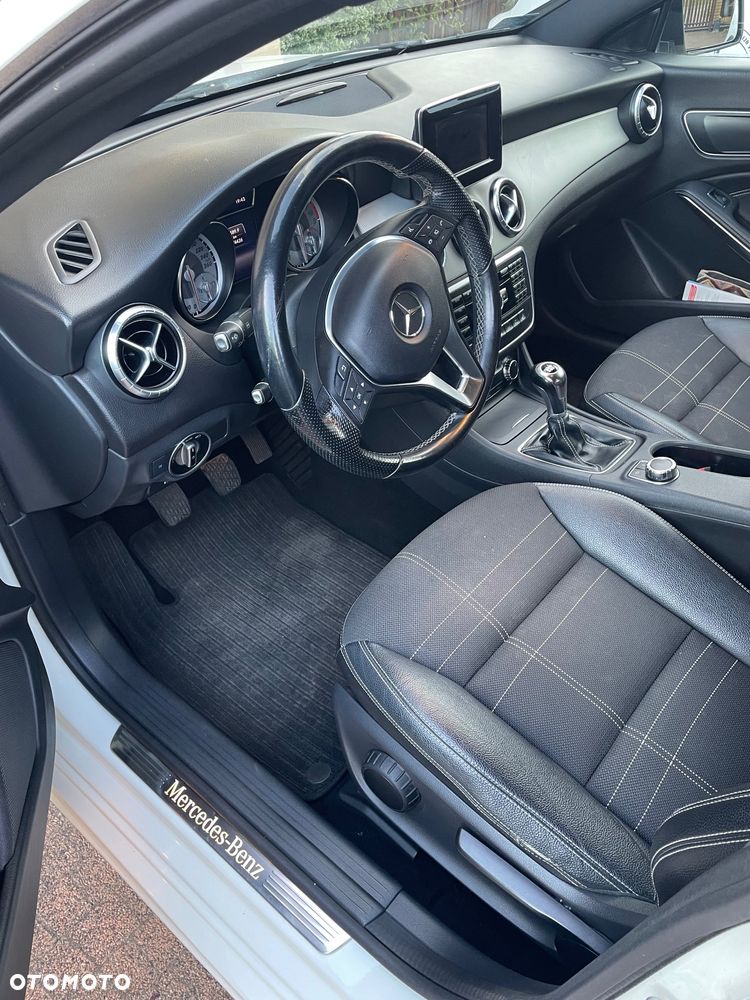 Mercedes-Benz CLA 180 AMG Line - 6