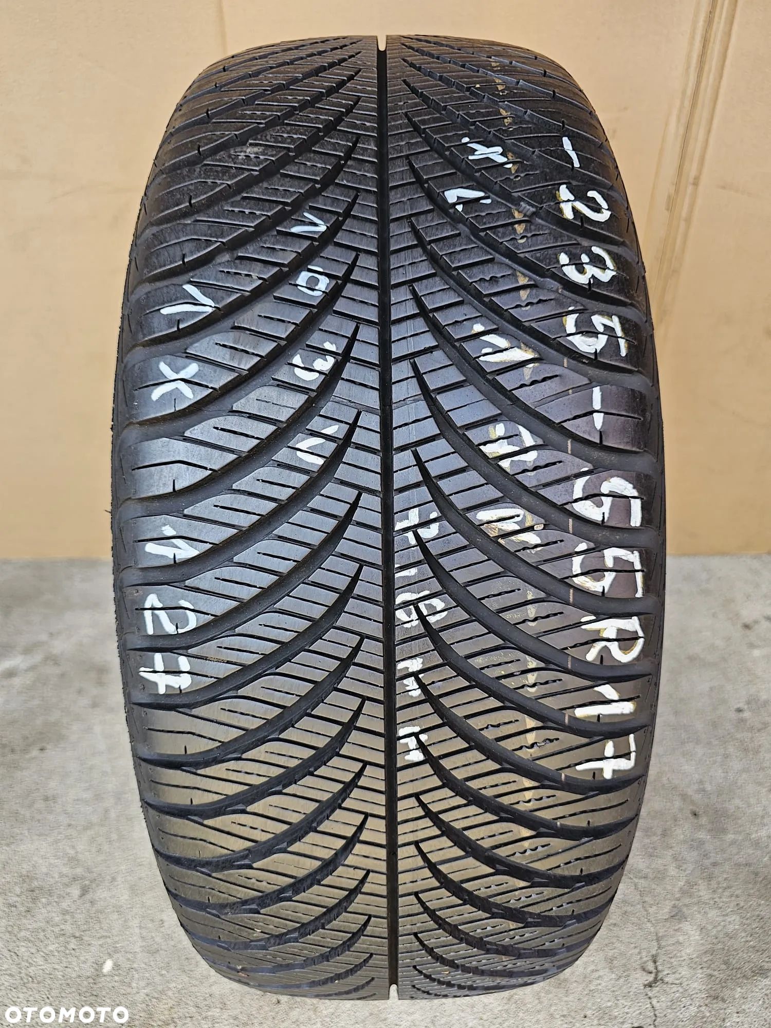(O127) 235/55R17 103V 7,7mm 17r XL / GoodYear Vector 4Seasons - 1