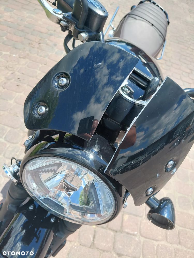 Triumph Bonneville - 10
