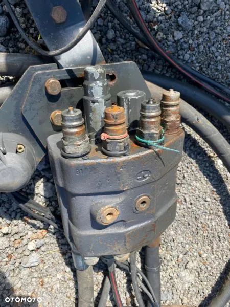 ADAPTACJA ŁADOWACZA QUICK  JOYSTICK ROZDZIELACZ NEW HOLLAND TM CASE MXM 140 - 6