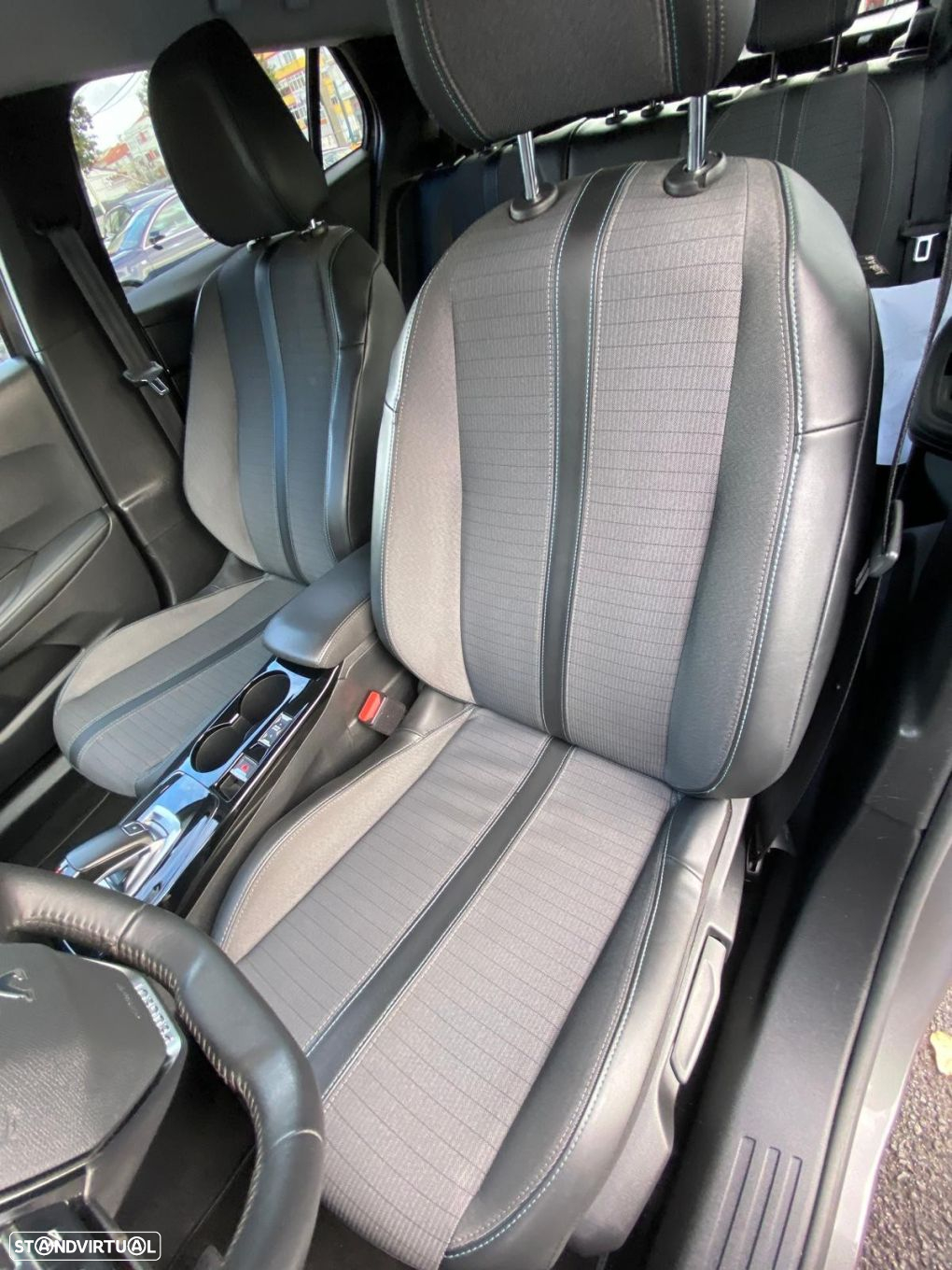 Peugeot 2008 1.2 PureTech Allure EAT8 - 12