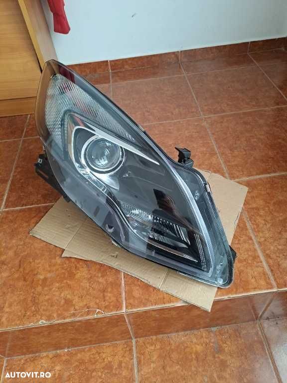 Far dreapta Opel Zafira C an 2011-2016 far nou