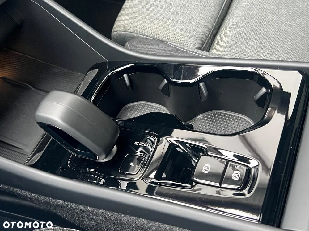 Volvo XC 40 B4 AWD Ultimate Dark - 21