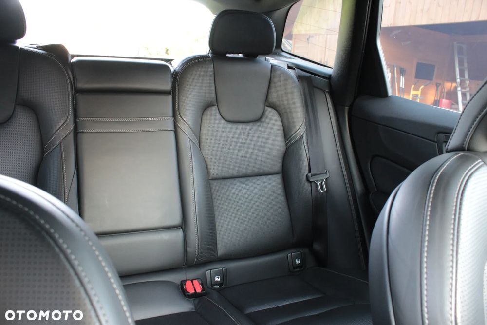 Volvo XC 60 D5 AWD Inscription - 25