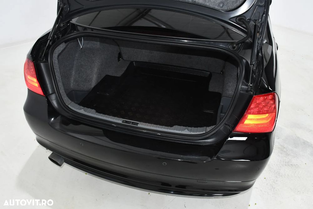 BMW Seria 3 318d - 24