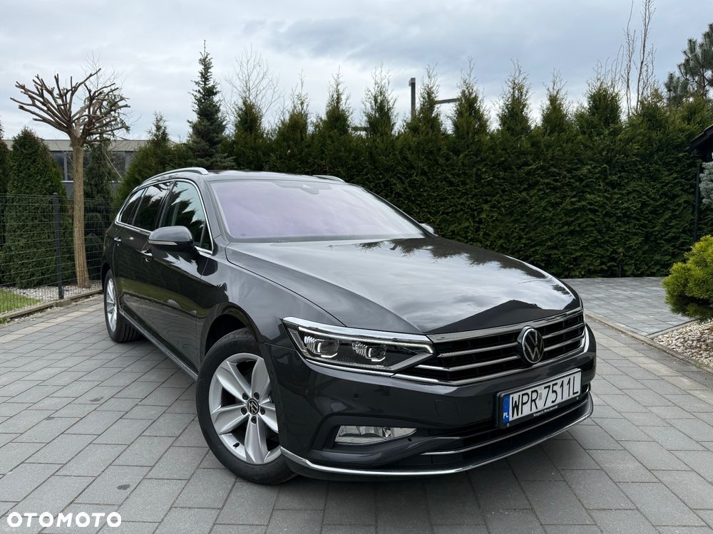 Volkswagen Passat - 1