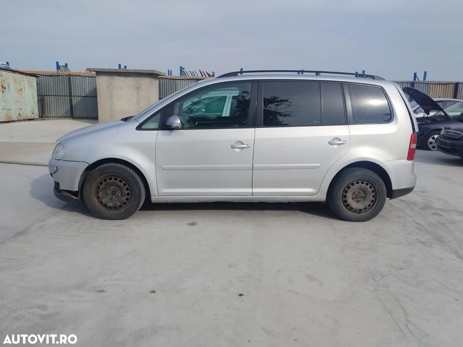 Dezmembram VW Touran - 1