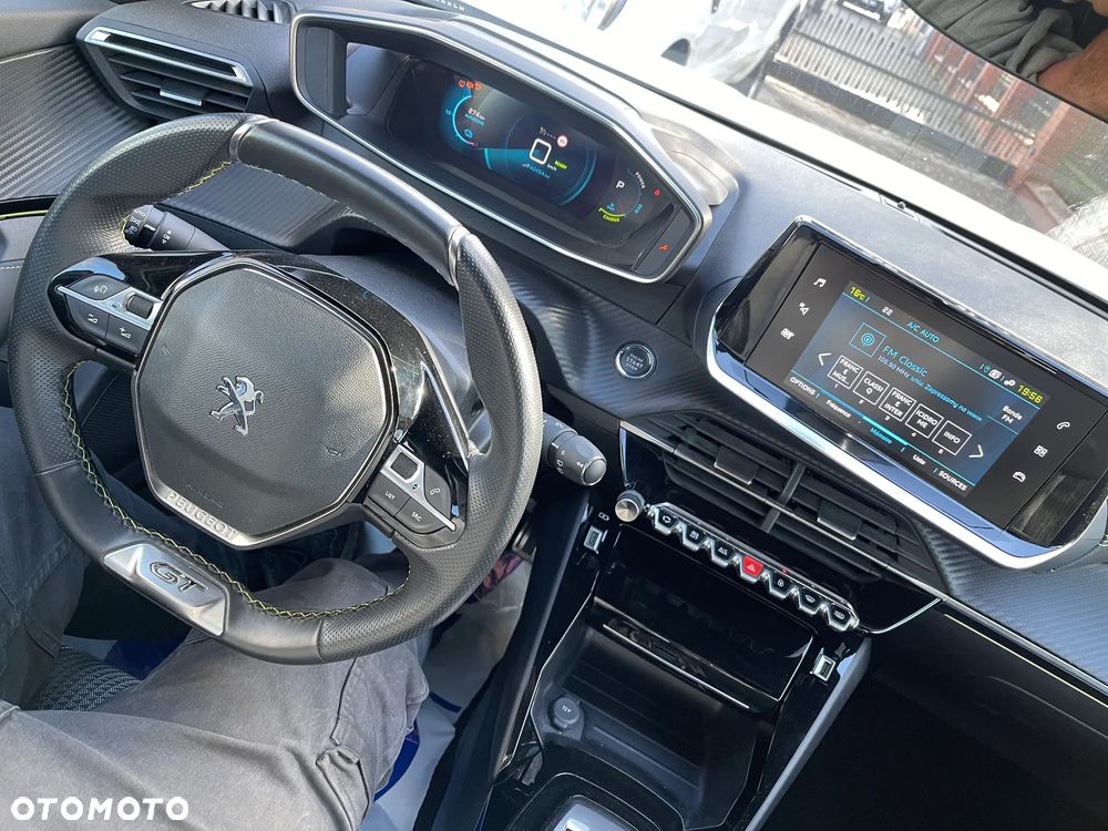 Peugeot 2008 50kWh GT - 13