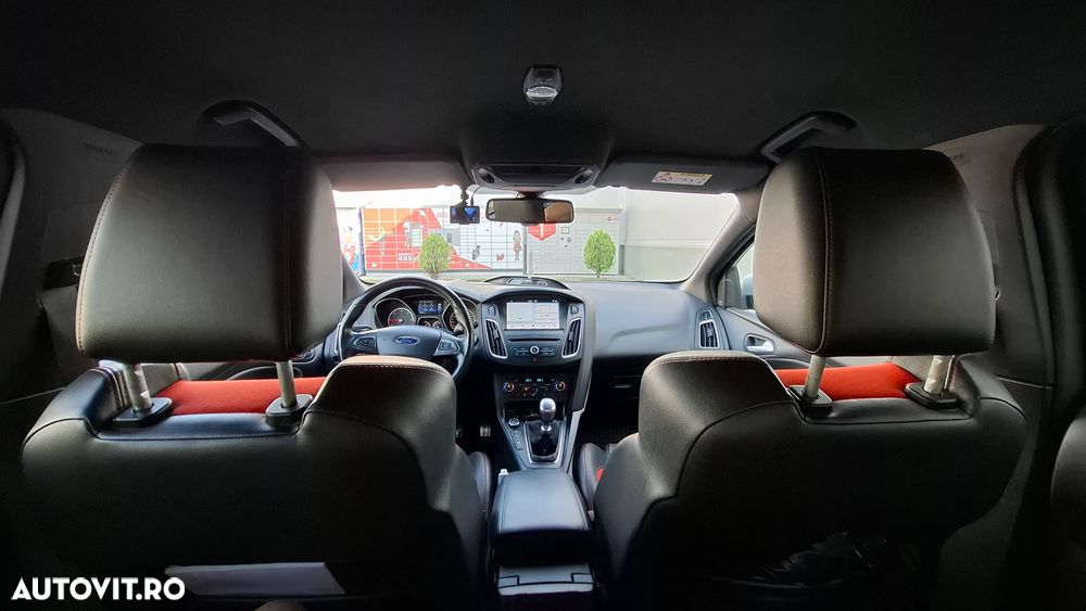 Ford Focus - 8