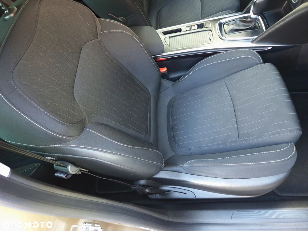 Renault Megane ENERGY TCe 140 EDC LIMITED - 34