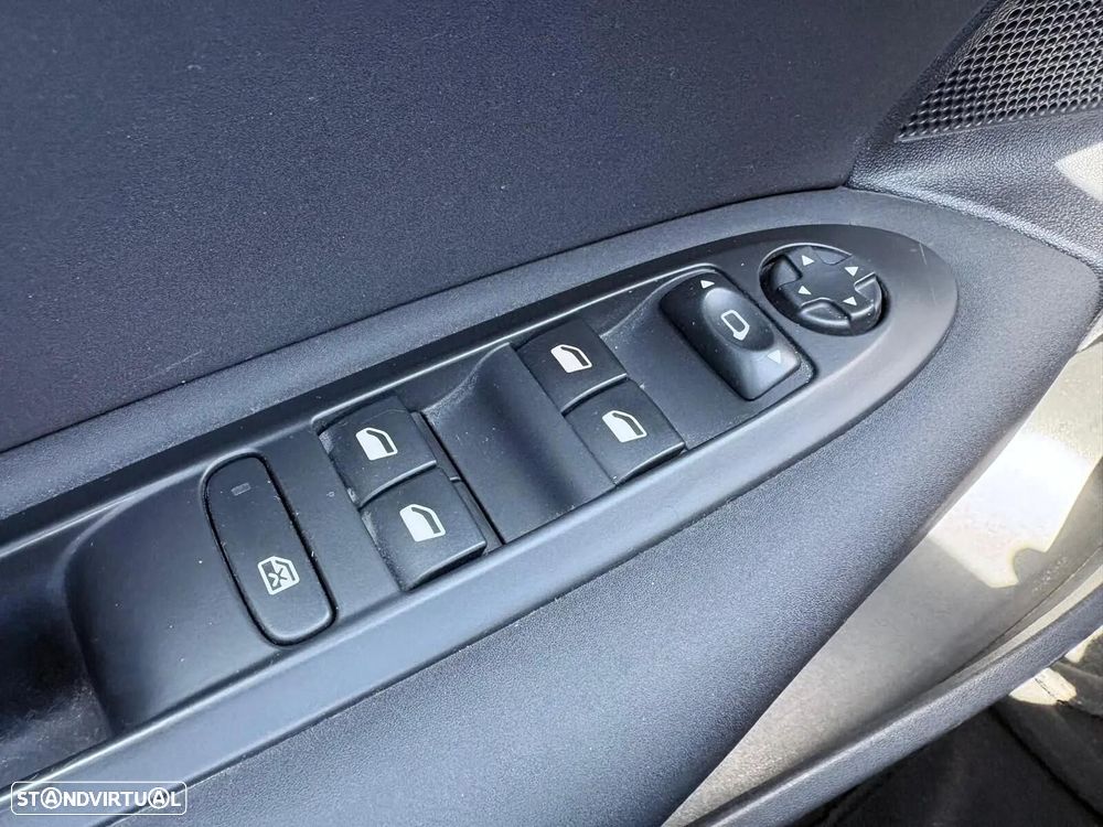 Citroën C4 1.6 BlueHDi Feel EAT6 - 36
