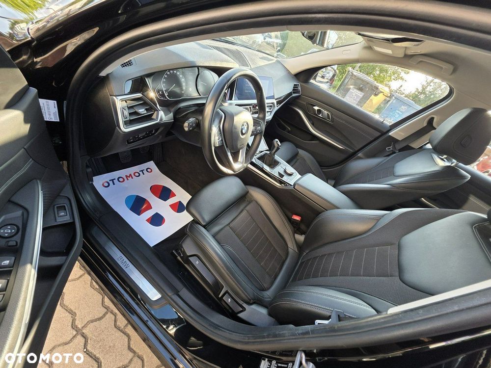 BMW Seria 3 318d Sport Line - 11