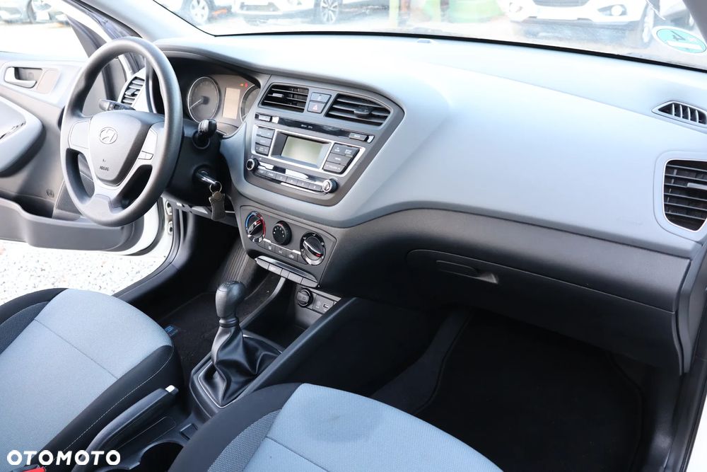 Hyundai i20 1.2 Pure - 11