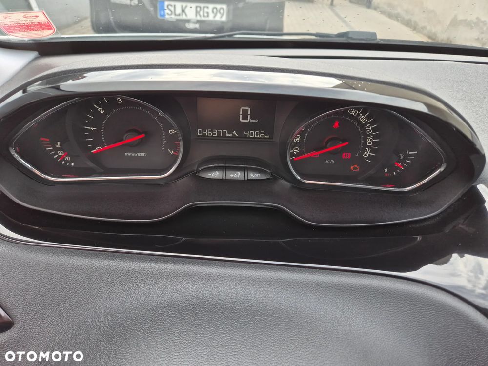 Peugeot 208 - 18