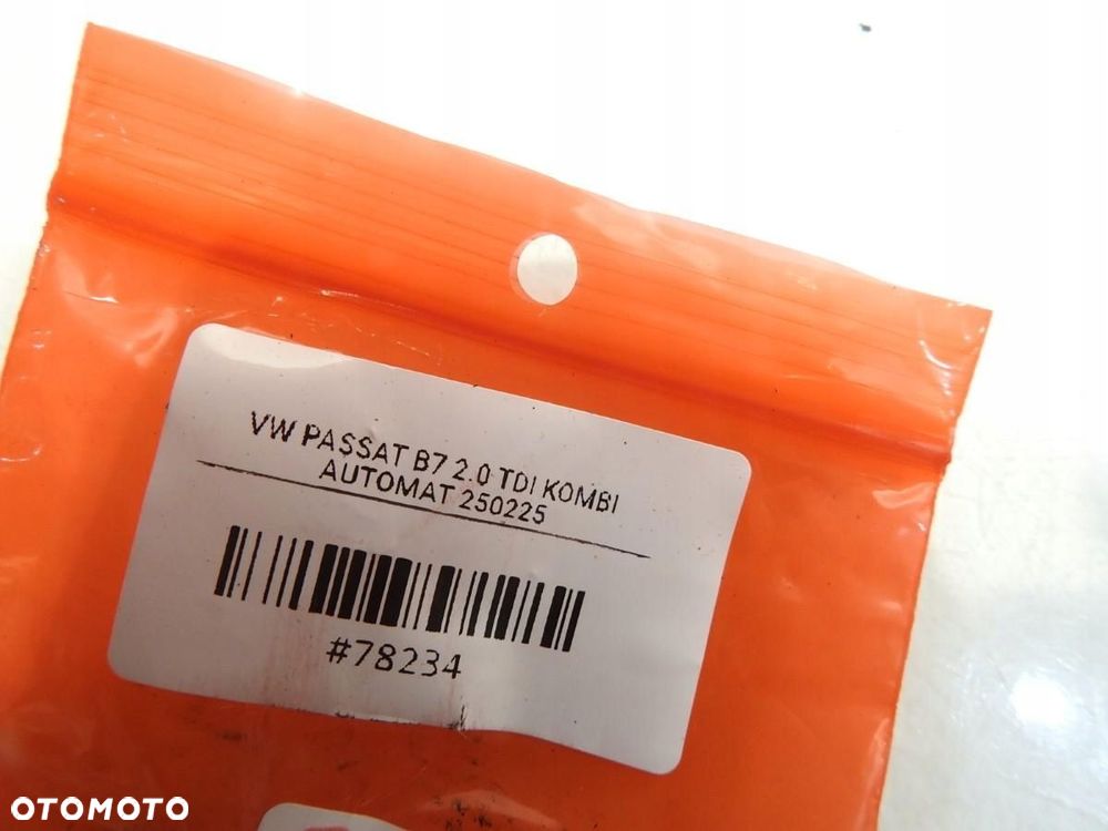 LAMPKA OŚWIETLENIE WNĘTRZA TYŁ VW PASSAT B7 KOMBI 5K0947101 - 4