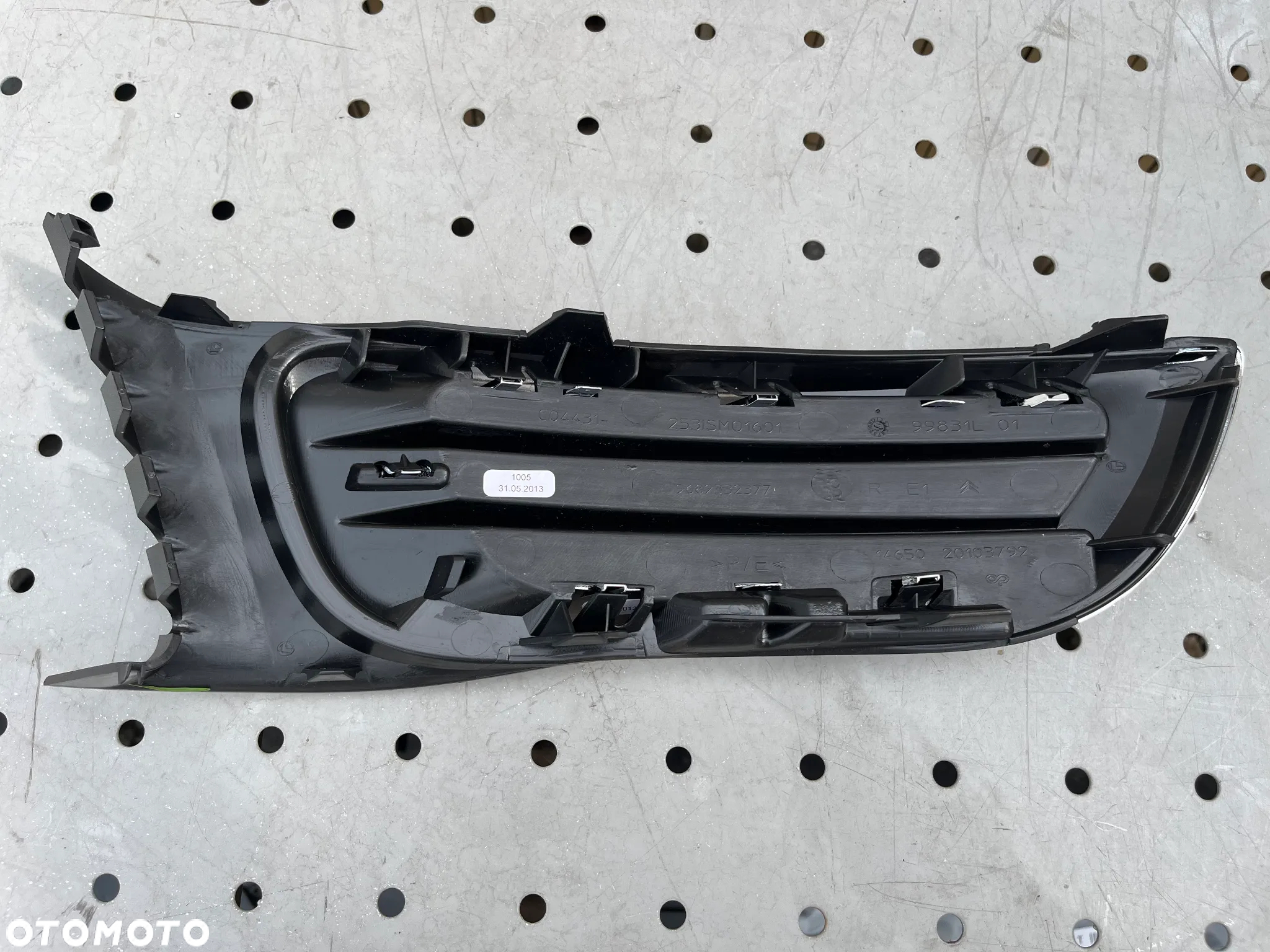 Citroen C3 Picasso zaślepka prawa NOWA - 2